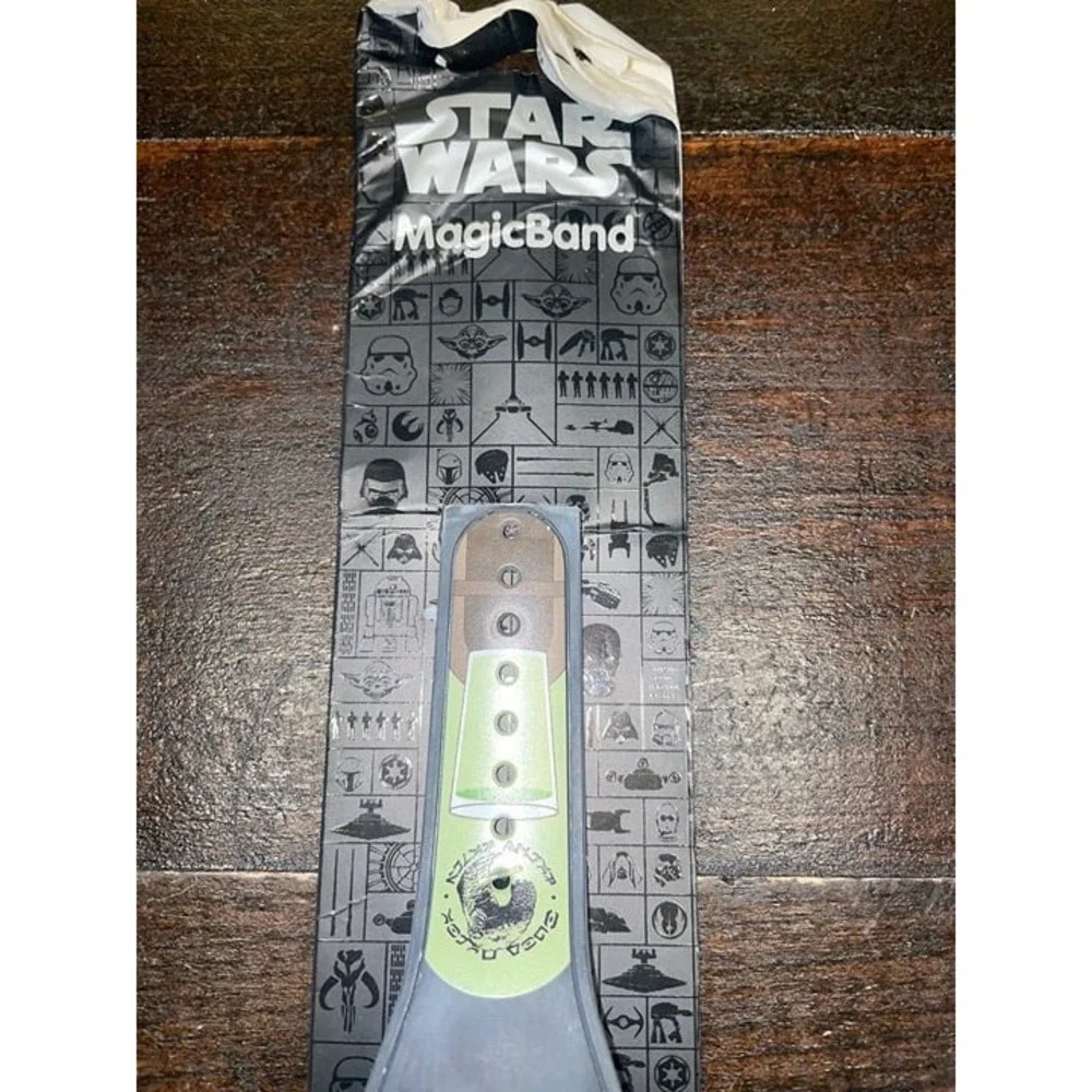 Disney Parks Star Wars Galaxy's Edge‎ Blue & Green Milk Magicband Linkable